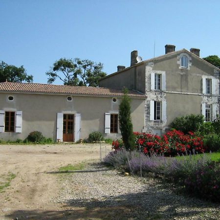 Bed and Breakfast Domaine Les Galards La Garde  Экстерьер фото