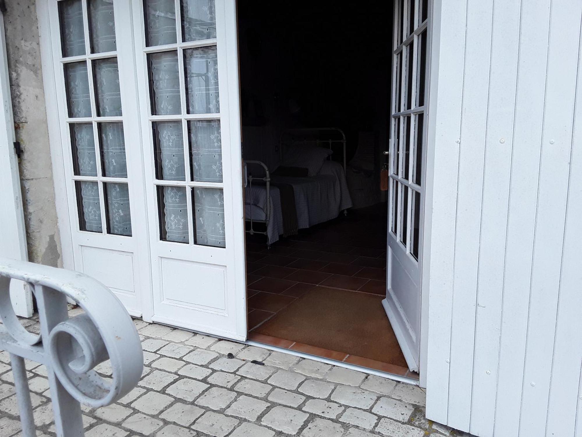 Bed and Breakfast Domaine Les Galards La Garde  Экстерьер фото