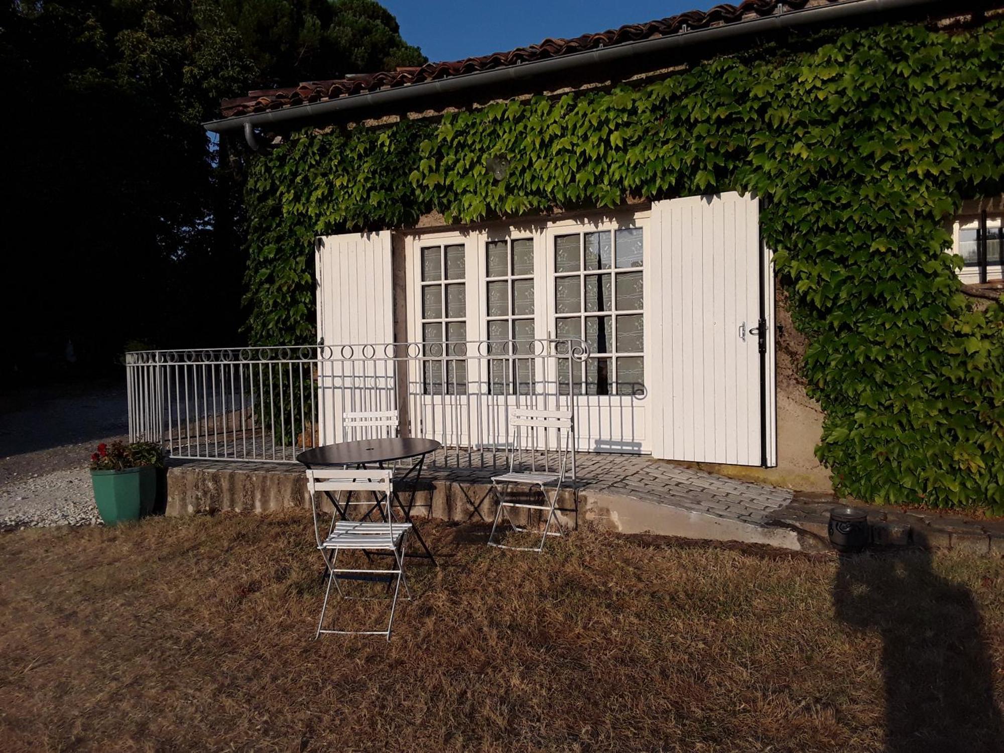 Bed and Breakfast Domaine Les Galards La Garde  Экстерьер фото