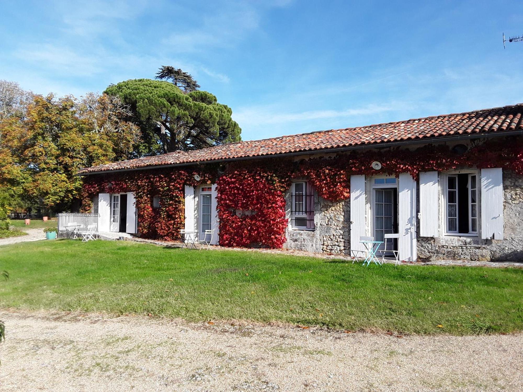 Bed and Breakfast Domaine Les Galards La Garde  Экстерьер фото