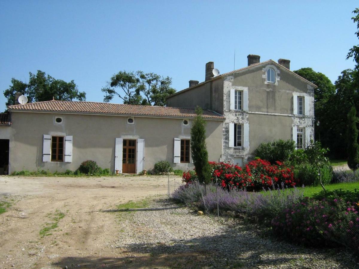 Bed and Breakfast Domaine Les Galards La Garde  Экстерьер фото